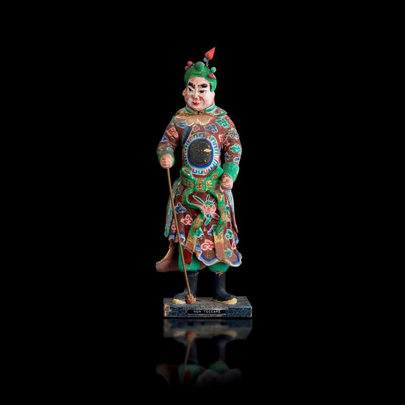Figura in terracotta policroma raffigurante dignitario, Cina, Dinastia Qing, inizio XIX secolo  - Asta Fine Asian Works of Art - Cambi Casa d'Aste