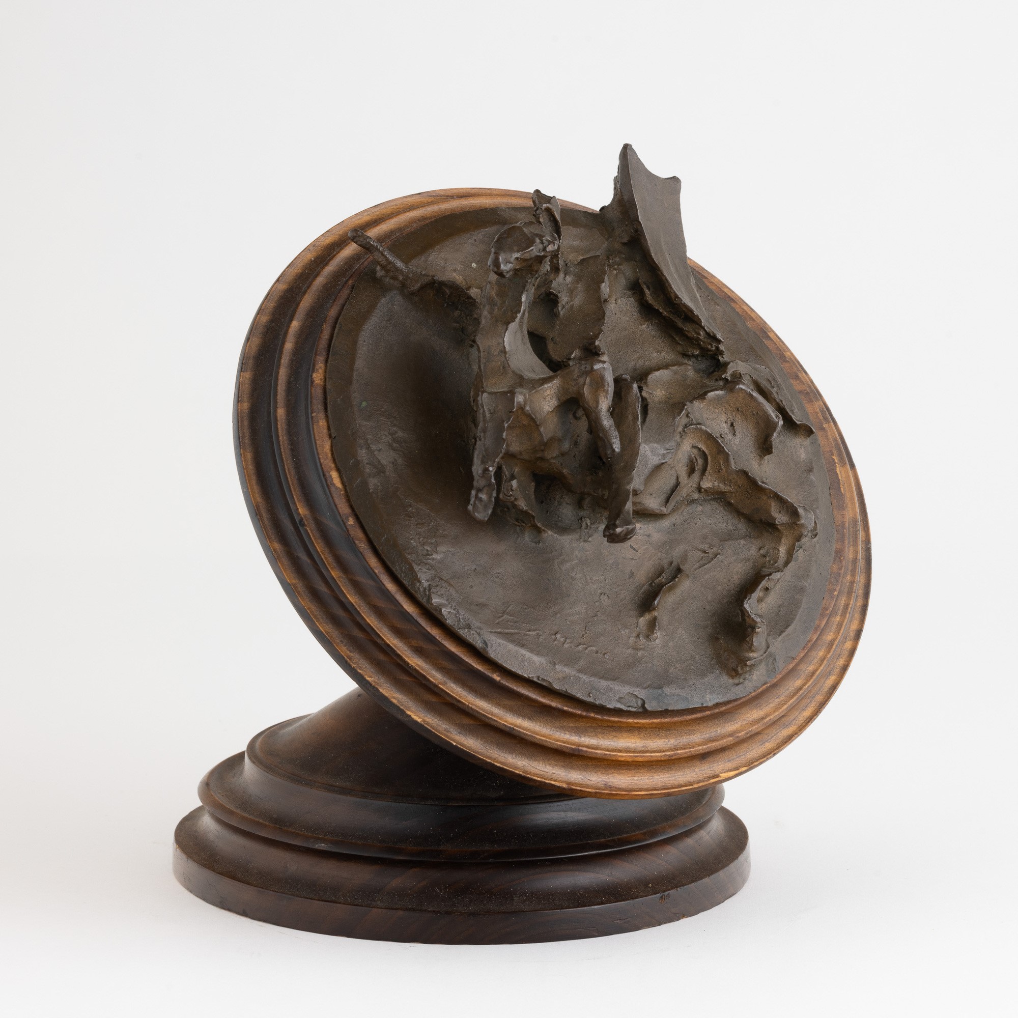 Lucio Fontana - Piastra in bronzo su supporto in legno