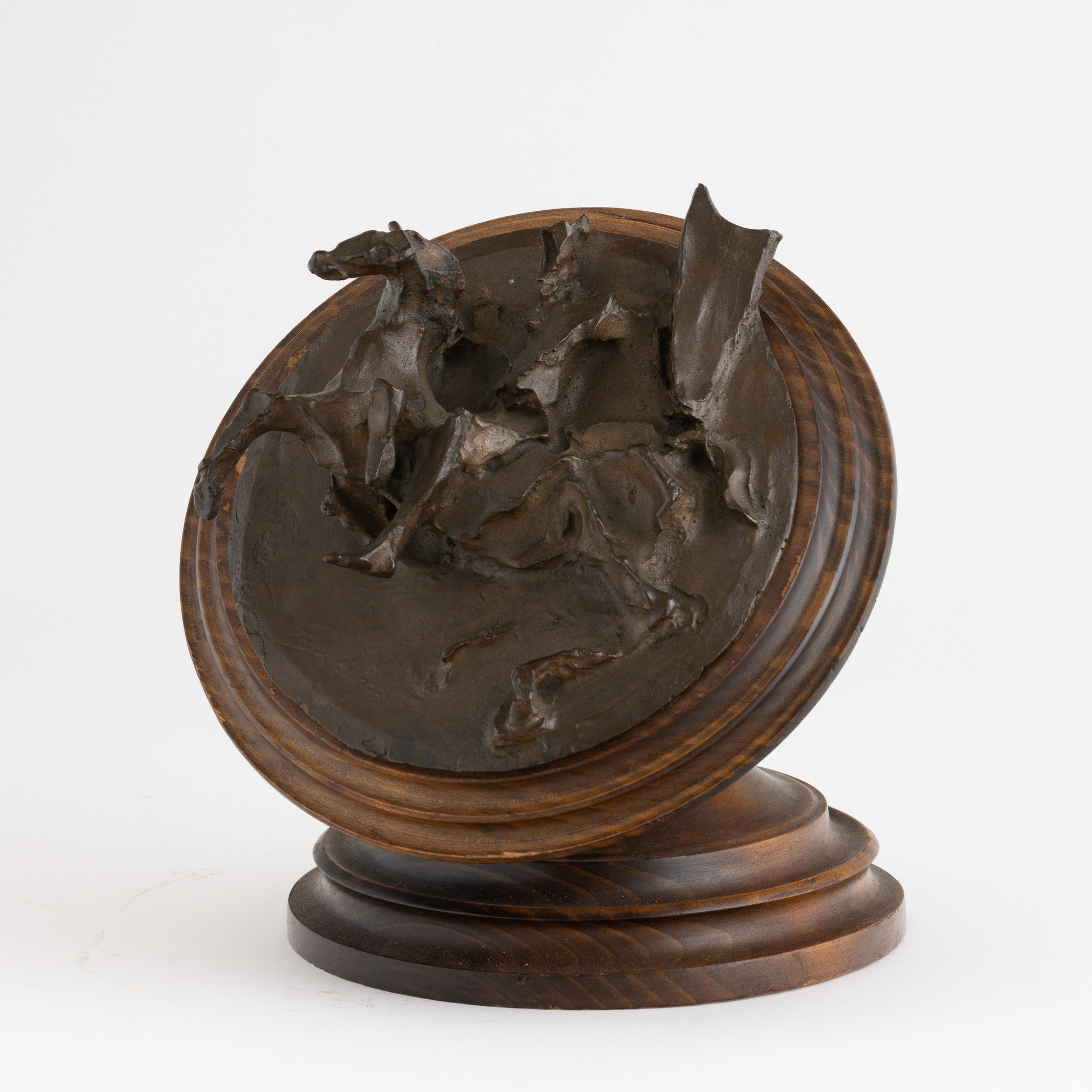 Lucio Fontana - Piastra in bronzo su supporto in legno