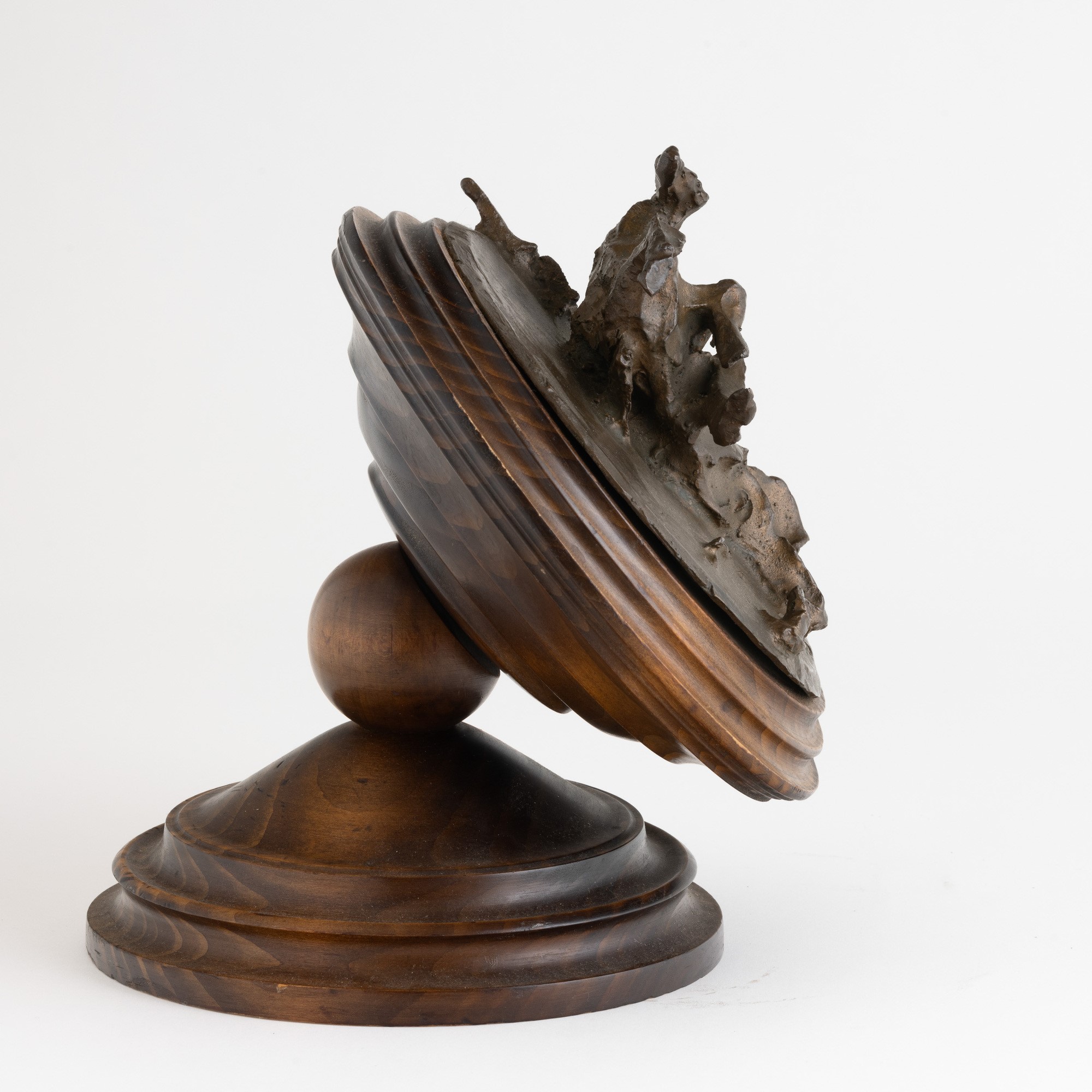 Lucio Fontana - Piastra in bronzo su supporto in legno