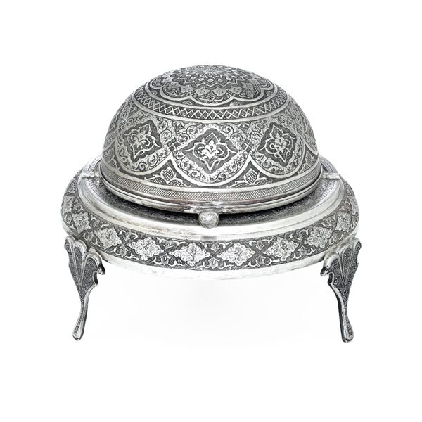 Manifattura orientale (Persia?) XX secolo Portacaviale