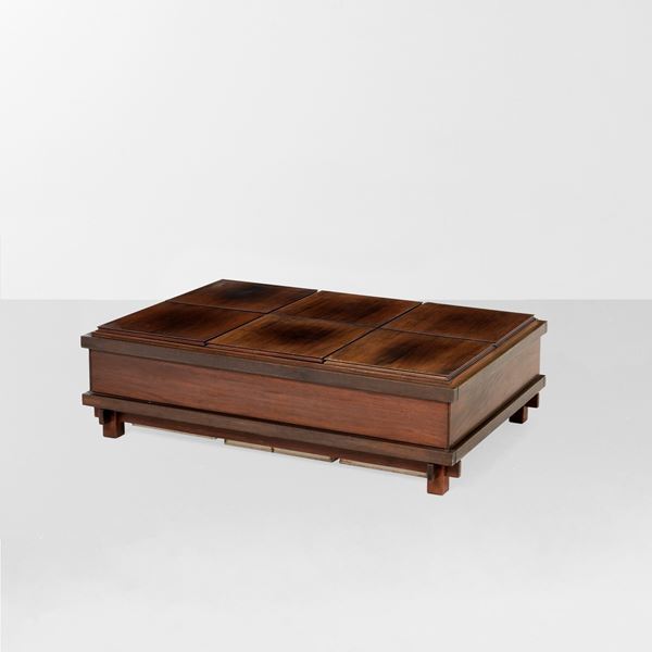 Tavolo basso con vani contenitori