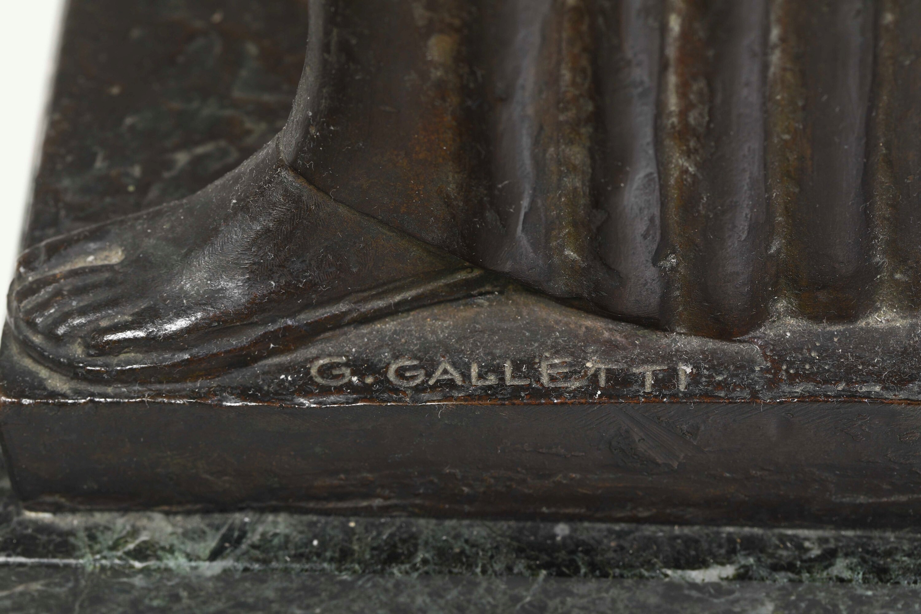 Guido Galletti - La Vittoria Vigilante, bronzo fuso e patinato, cm 17x20x52