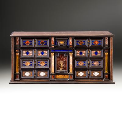 Monetiere con Pietre Dure. XVII Secolo