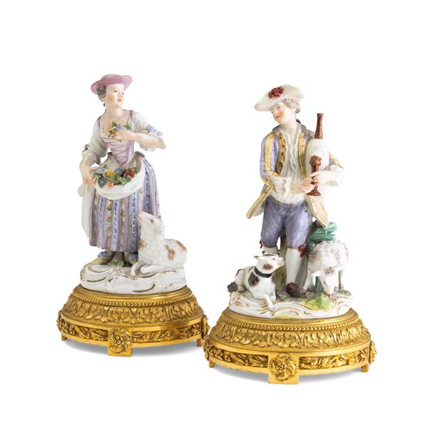 Coppia di figurine. Meissen, 1750-1770 circa (porcellana). Decorazione policroma e basi in bronzo del XIX secolo.