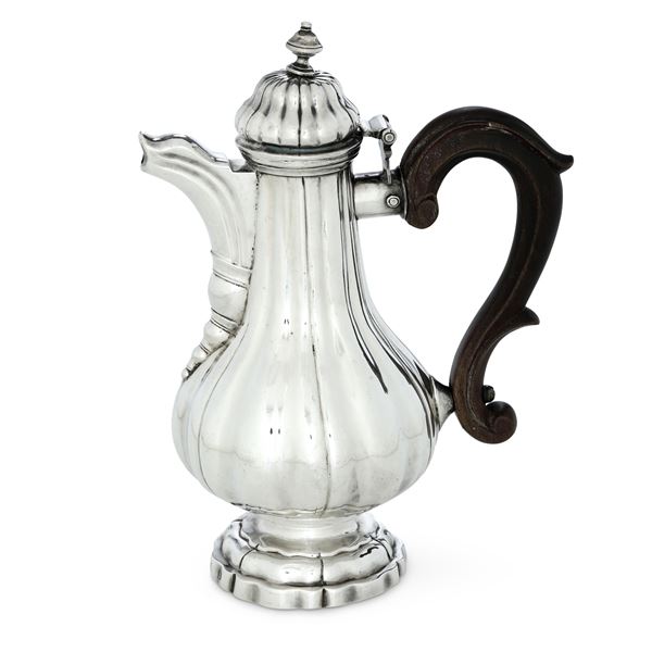 Venezia, seconda metà del XVIII secolo, marchio con Leone di San Marco e dell'argentiere Z. G. (documentato ma non identificato) Caffettiera