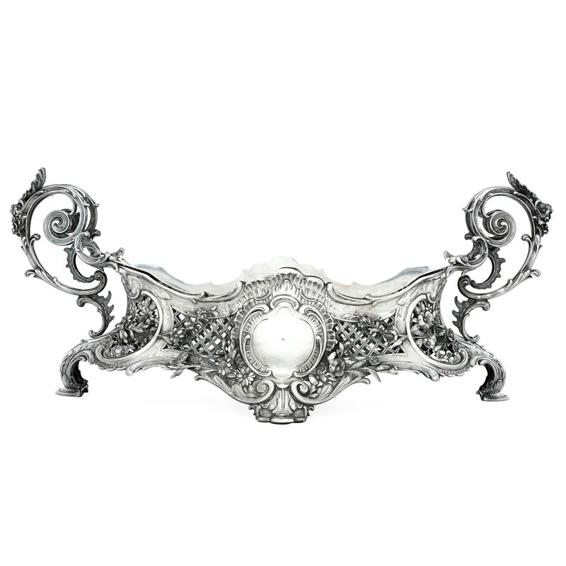 Manifattura italiana o tedesca, inizi XX secolo, apparentemente privo di punzonatura Grande centrotravola  - Asta Argenti da Collezione | XX secolo - II - Cambi Casa d'Aste