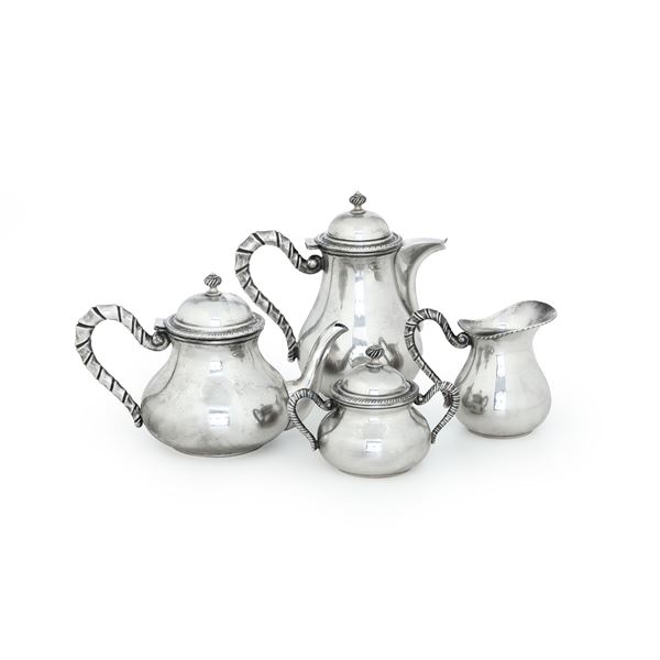 Servizio da tè e caffè. Argenteria italiana del XX secolo