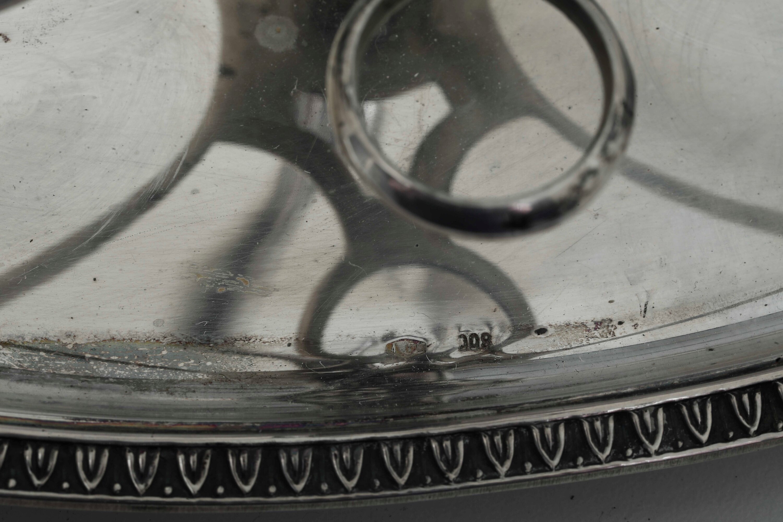 Luigi Calegaro (argentiere veneto), Acetoliera in argento fuso e sagomato con ampolle in vetro