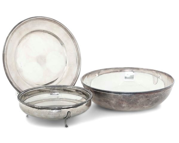 Piatto e due ciotole. Argenteria italiana del XX secolo. Differenti argentieri