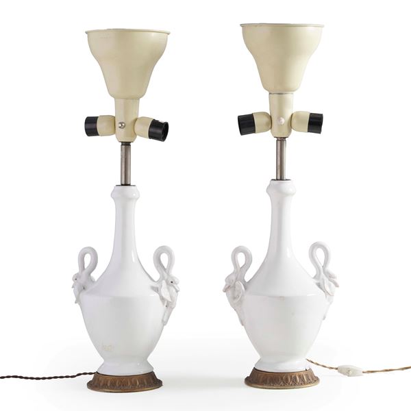 Coppia di lampade da tavolo in terracotta maiolicata. XX secolo