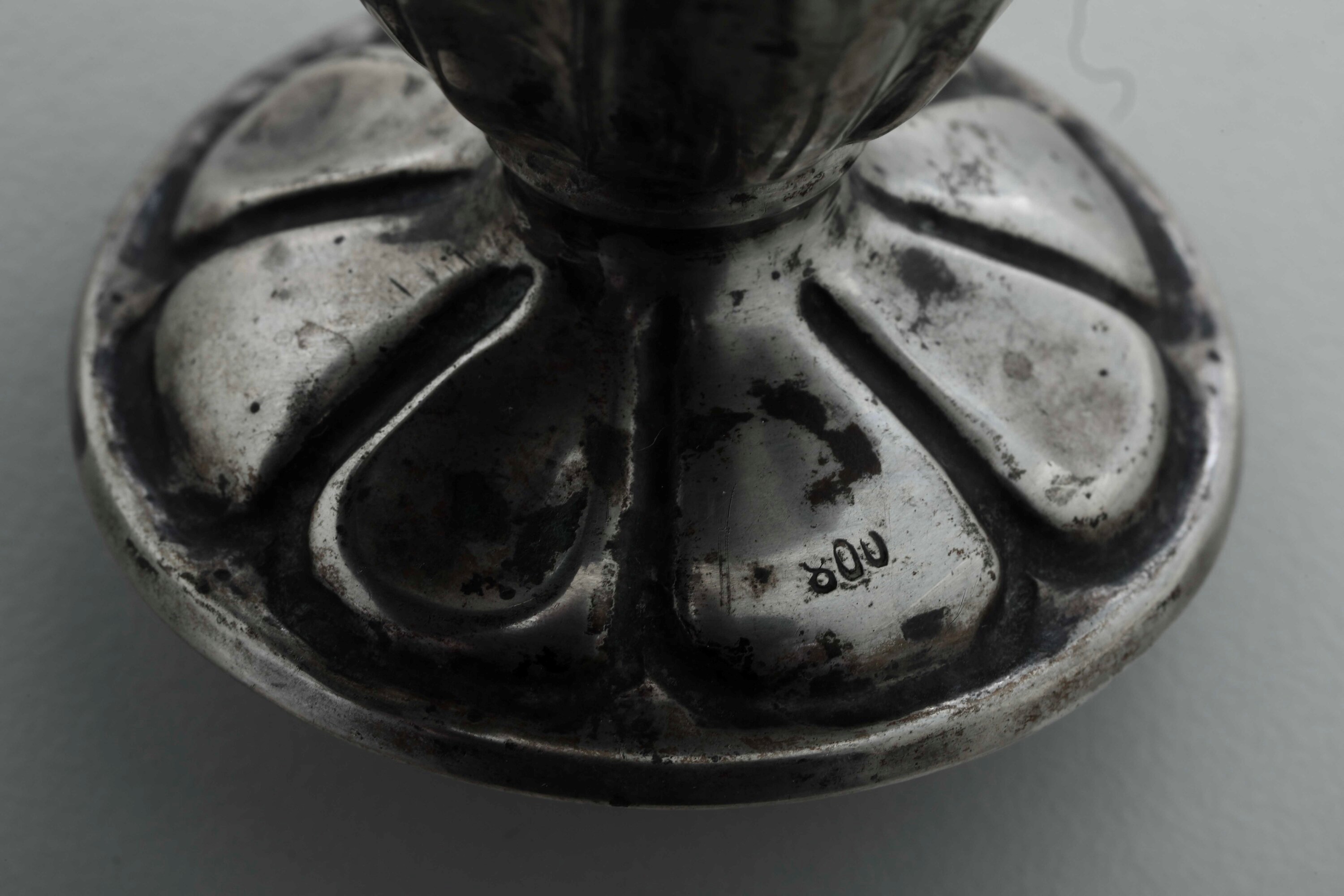 Argenteria italiana (prima metà del XX secolo), Coppia di vasetti in argento con altri due oggett...