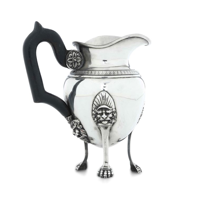 Brocca. Argenteria italiana del XX secolo, apparentemente priva di punzonatura  - Auction Silvers - Cambi Casa d'Aste