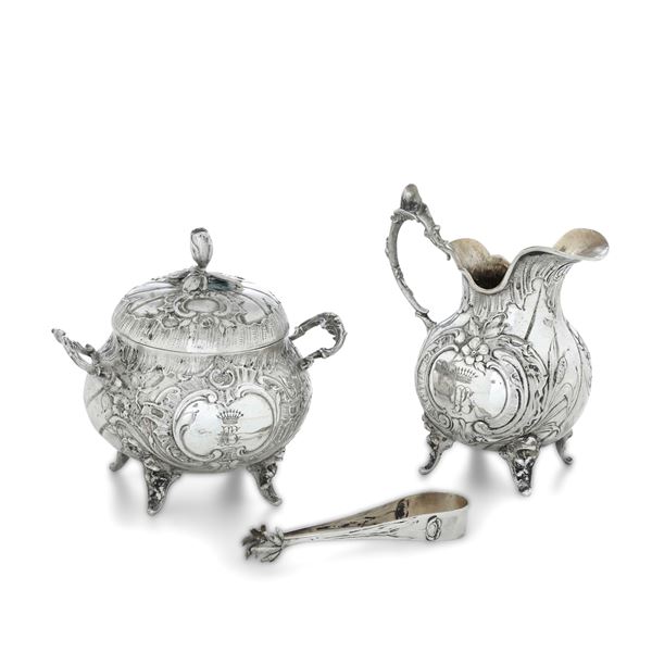 Piccola lattiera e zuccheriera con pinza. Germania, XX secolo