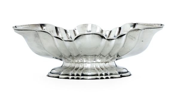 Centrotavola. Argenteria italiana del XX secolo. Argentiere Ricci & C., Alessandria