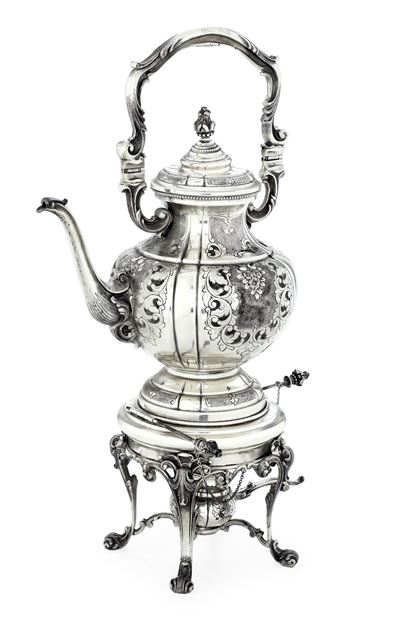 Grande Samovar. Argenteria Artistica Italiana del XX Secolo. Argentiere Gianni Pietrasanta & C., ...