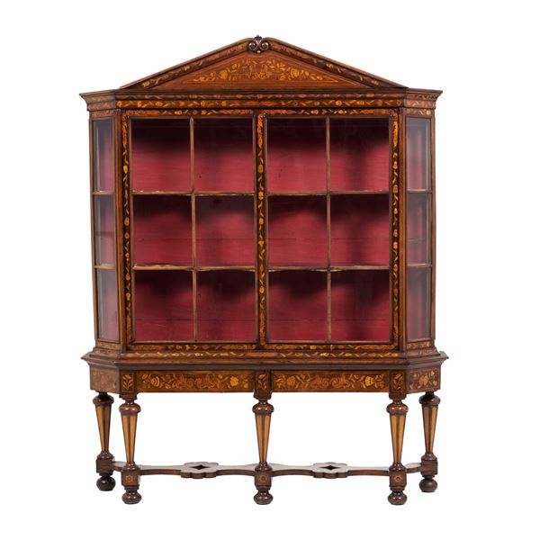 Vetrina in legno lastronato ed intarsiato. XIX secolo