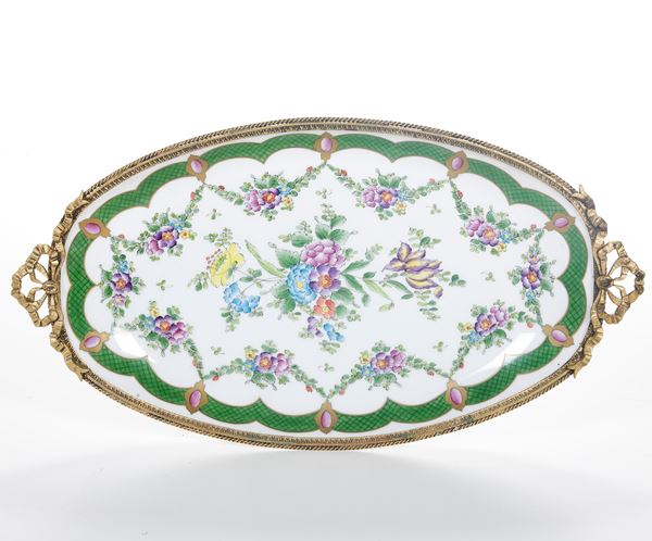 Vassoio, XX secolo.<BR>Decorazione: pittore indipendente.