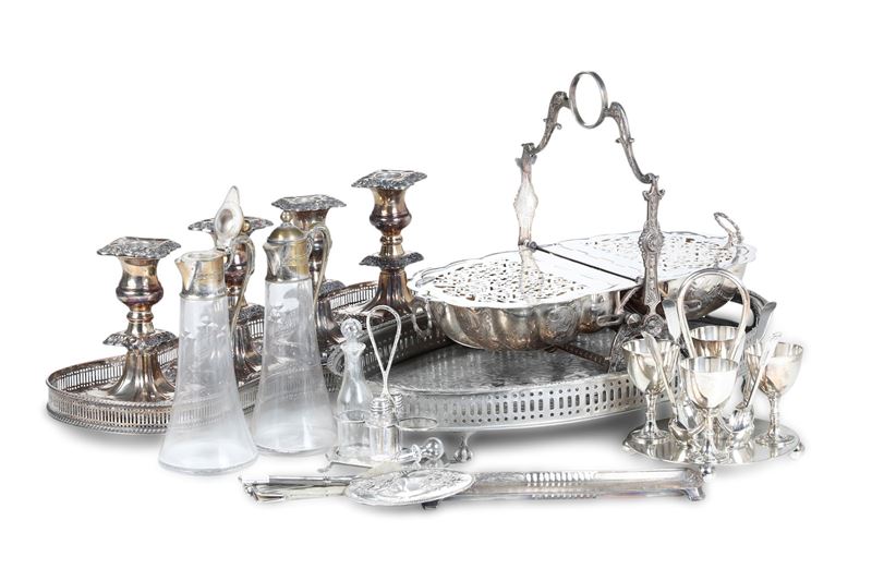Lotto di oggetti in metallo argentato  - Asta Argenti - Cambi Casa d'Aste