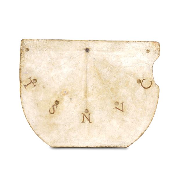 Meridiana in marmo. XVI/XVII secolo