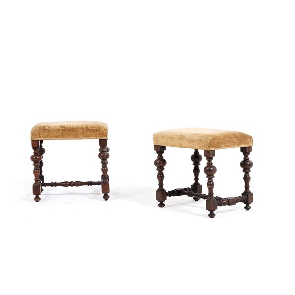 Coppia di panchetti a rocchetto. Italia centrale, XVIII secolo