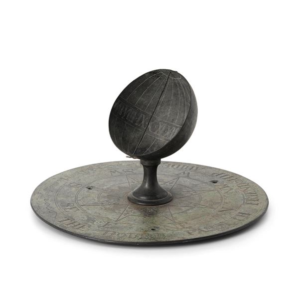 Meridiana in bronzo patinato verde con semisfera centrale. Firmato Thomas Mears fecit. XVIII-XIX secolo