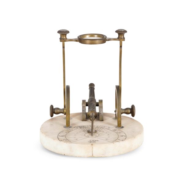 Meridiana rotonda "a cannone" in marmo e ottone. XIX secolo