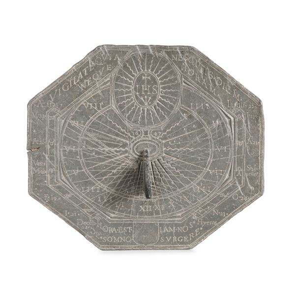 Meridiana ottagonale in metallo. Datato 1647