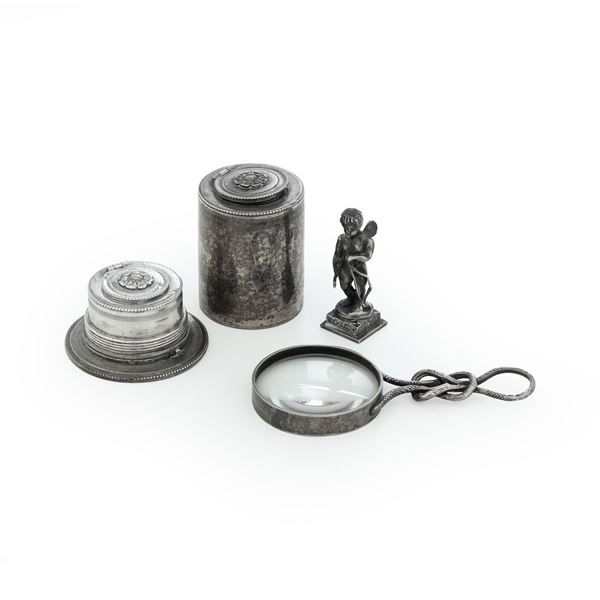 Lotto di un calamaio, una lente e un sigillo. XIX secolo