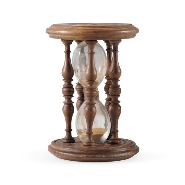 Clessidra in legno tornito. XVII secolo