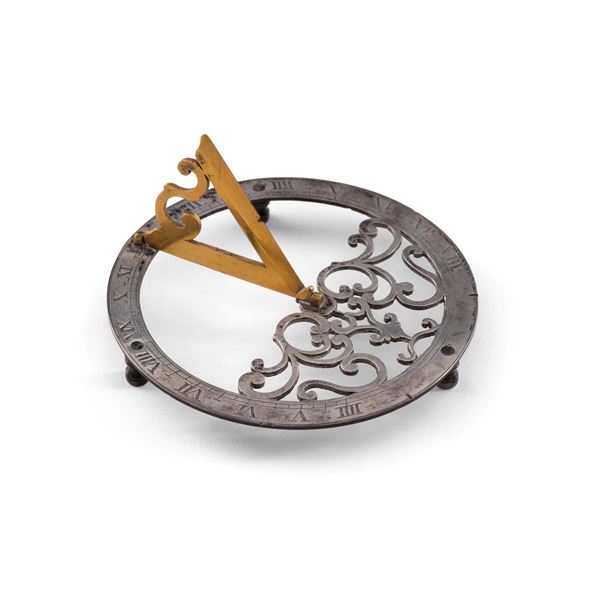 Meridiana in argento con gnomone dorato. XIX secolo