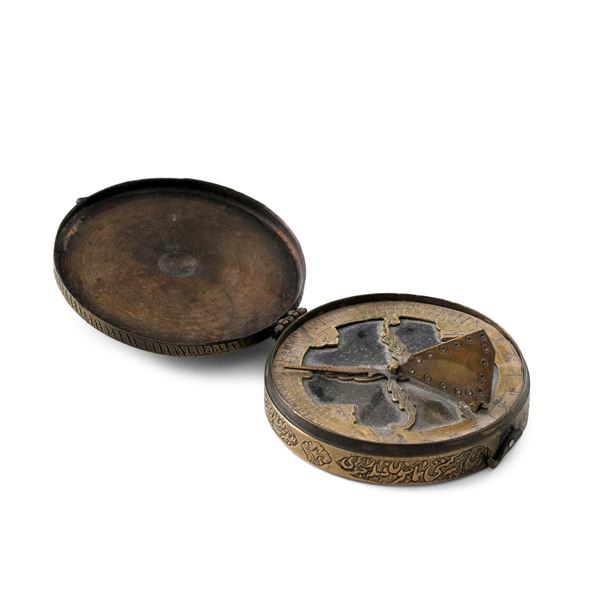 Meridiana a scatola in ottone. Asia minore XVIII secolo