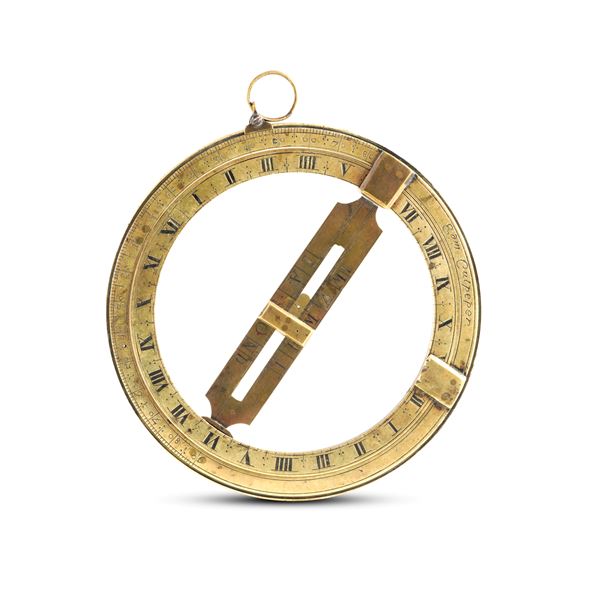 Anello solare equinoziale in ottone. Probabilmente Inghilterra XVIII-XIX secolo, monogramma A.E.