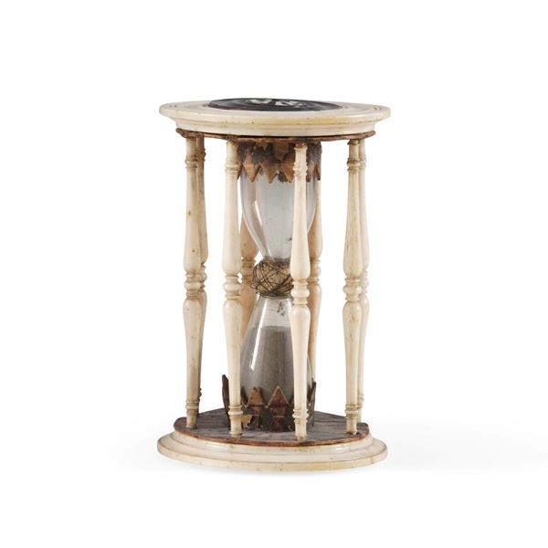 Clessidra in avorio. Seconda metà del XVI secolo