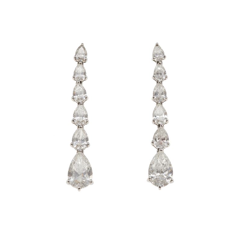 Pair of pear-cut diamond and gold earrings  - Auction Fine Jewellery - Cambi Casa d'Aste