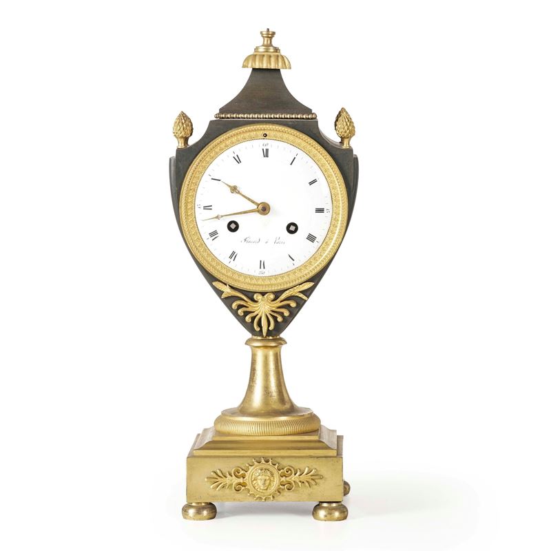 Pendola da tavolo a urna. XIX-XX secolo  - Asta La Wunderkammer di Ettore Mocchetti - Cambi Casa d'Aste