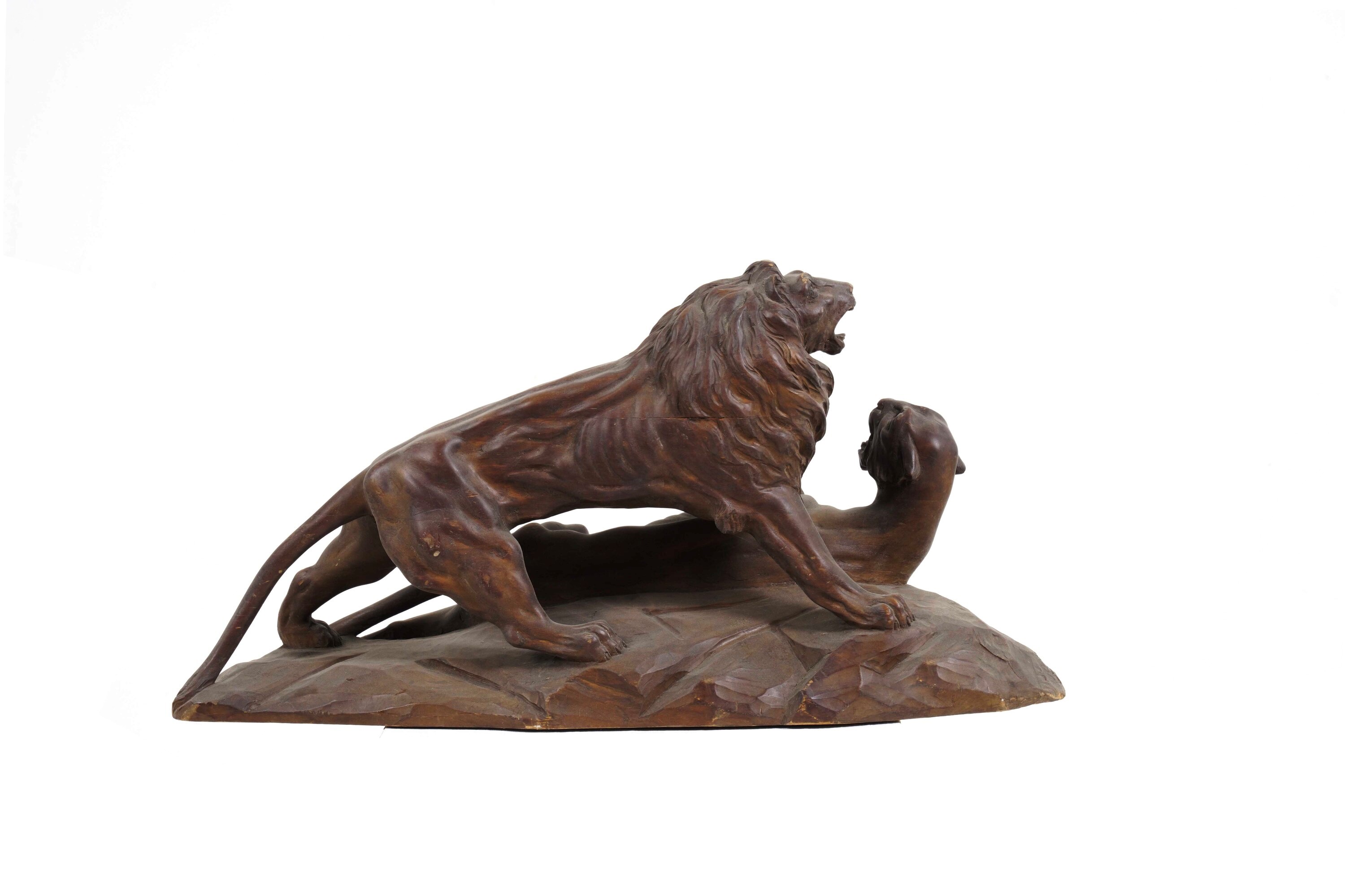 Scultore del XX secolo, Leone e leonessa, scultura in legno