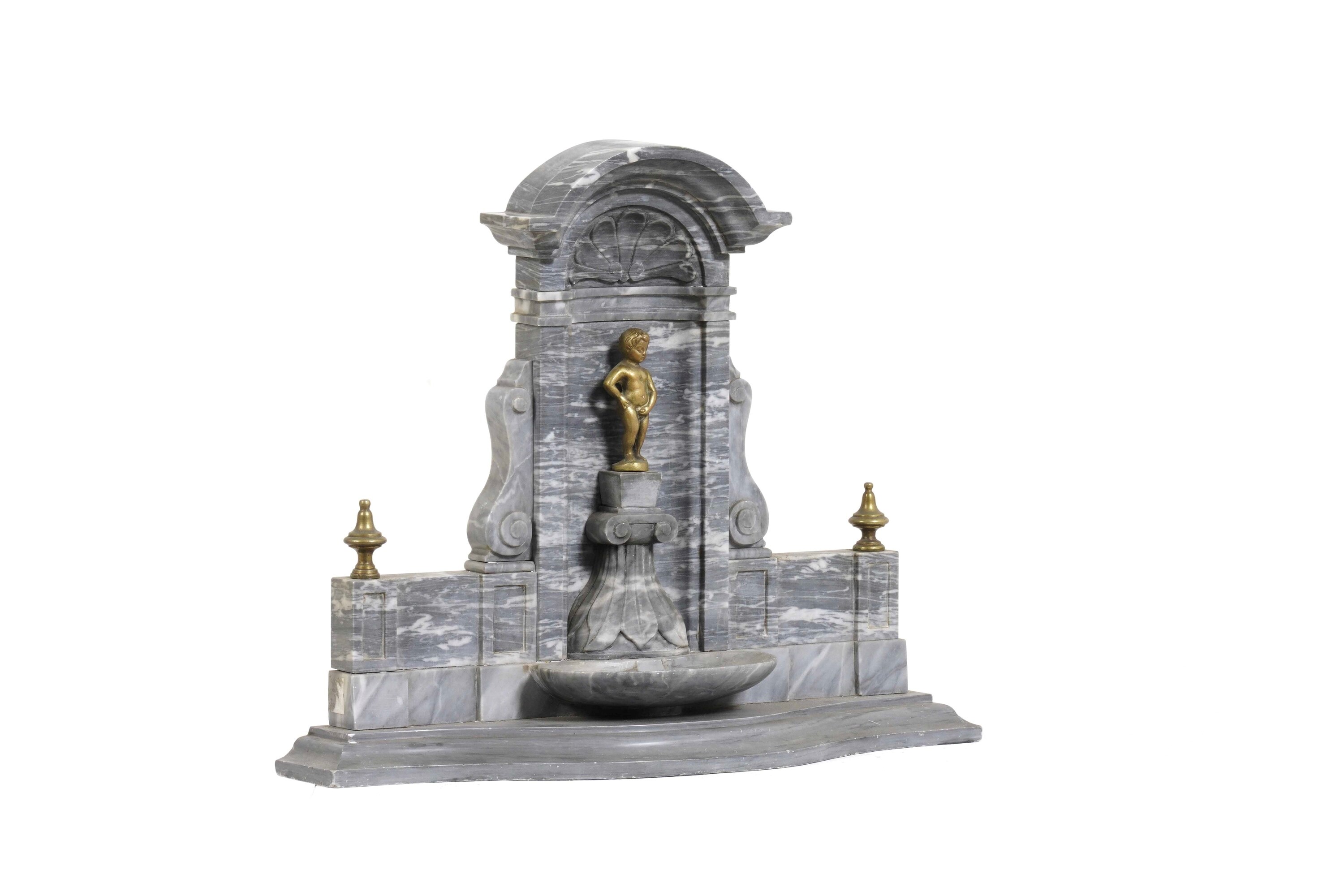 Modellino di fontana barocca, marmo grigio con decorazioni in bronzo (XX secolo)