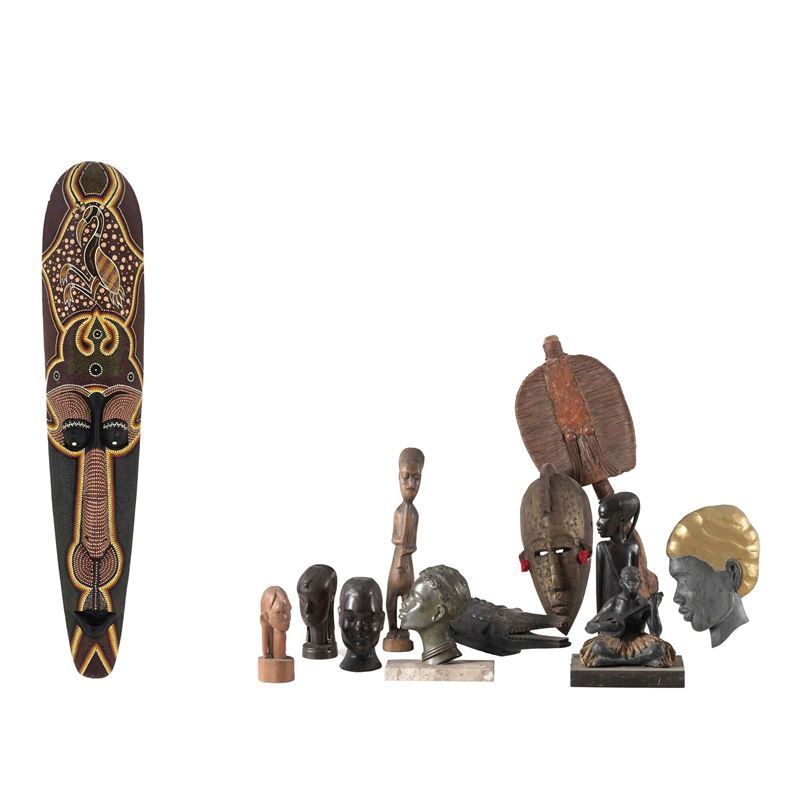 Raccolta di dodici sculture e maschere di gusto africano  - Asta Oggetti d'Arte - La Wunderkammer di Ettore Mocchetti - Cambi Casa d'Aste