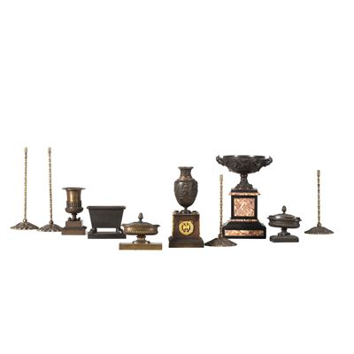 Dieci soprammobili, bronzo e altri materiali