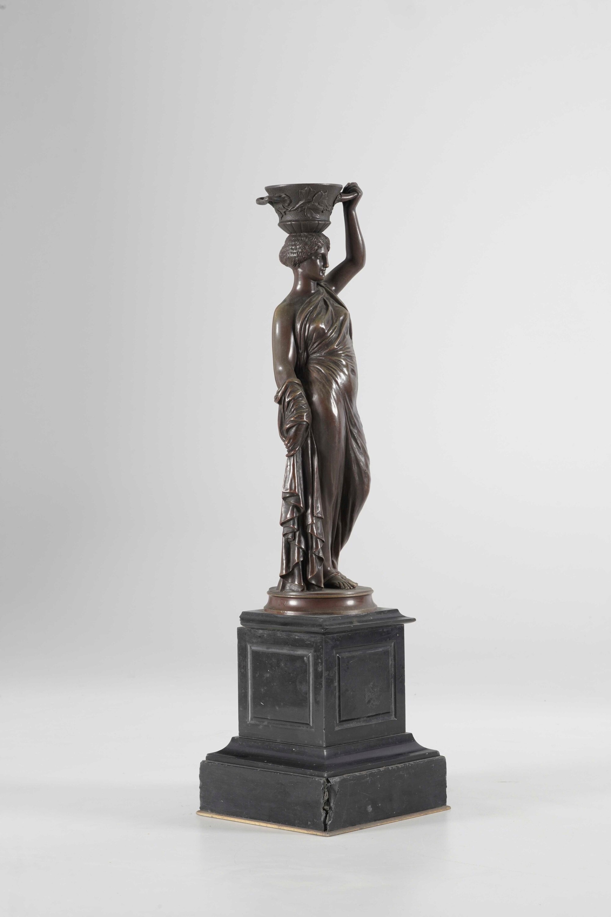 Louis Valentin Elias Robert, Vestale in bronzo