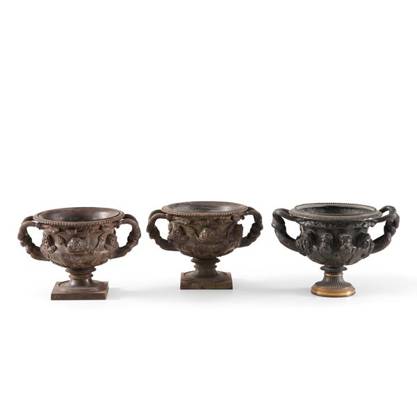 Coppia di vasi di gusto archeologico ispirate al vaso Warwick