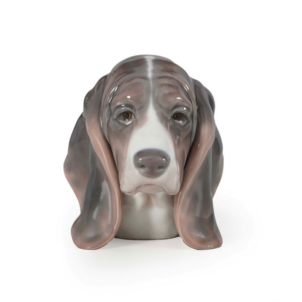 Tesa di cane. Spagna, Tavernes Blanques (Valencia), Manifattura Lladro, XX secolo.