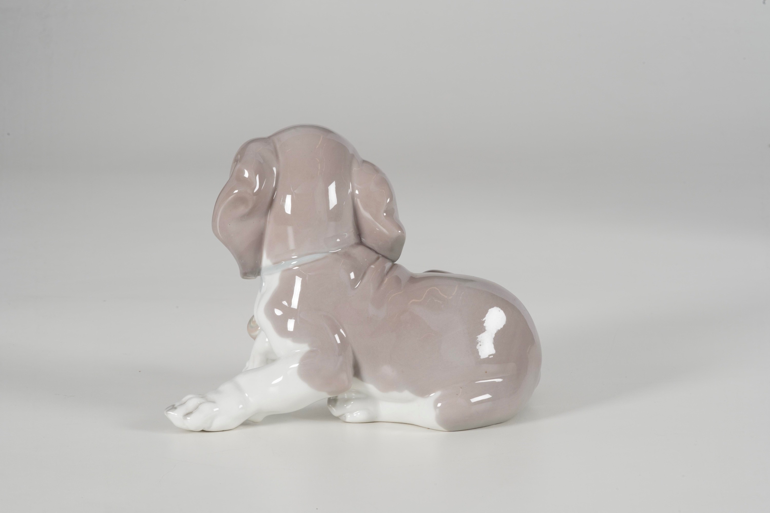 Figura di cane con chiocciola. Spagna, Tavernes Blanques (Valencia), Manifattura Lladro, XX secol...