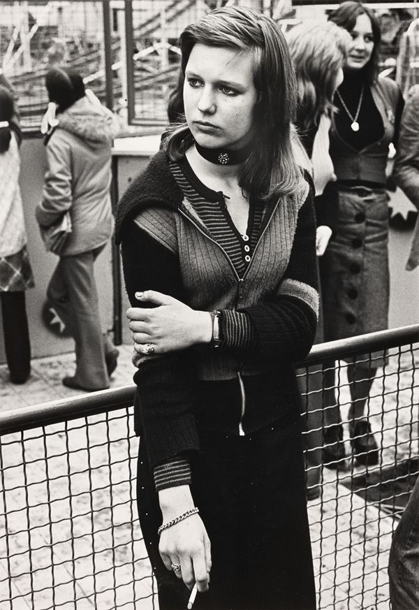Gabriele &amp; Helmut Nothhelfer - Mädchen auf dem Frülingsfest, Berlin