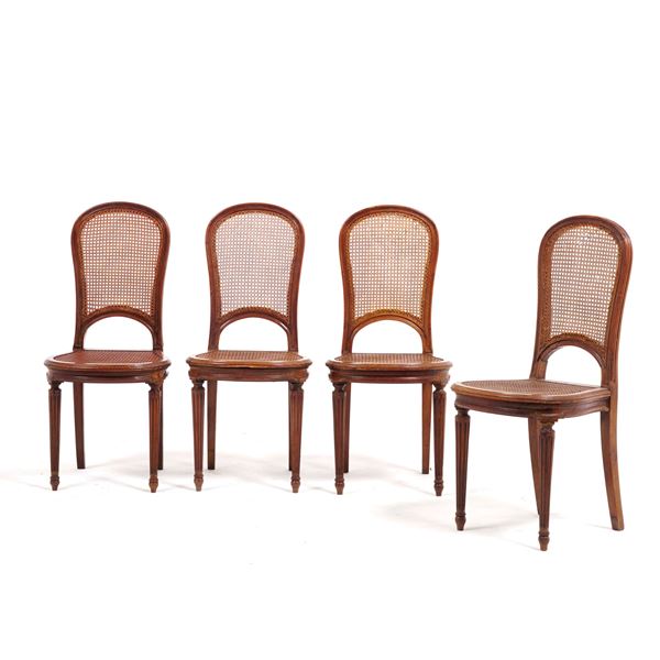 Quattro sedie in legno