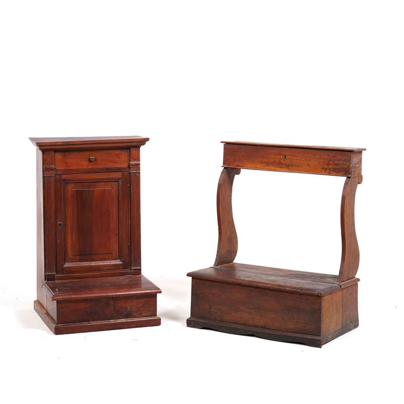 Due inginocchiatoi diversi in legno  - Asta Antiquariato - Cambi Casa d'Aste