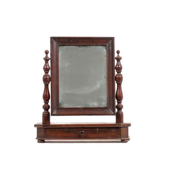 Piccola psiche in legno con cassetto