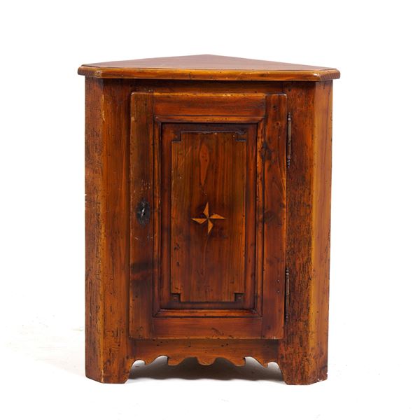Angoliera in legno a uno sportello
