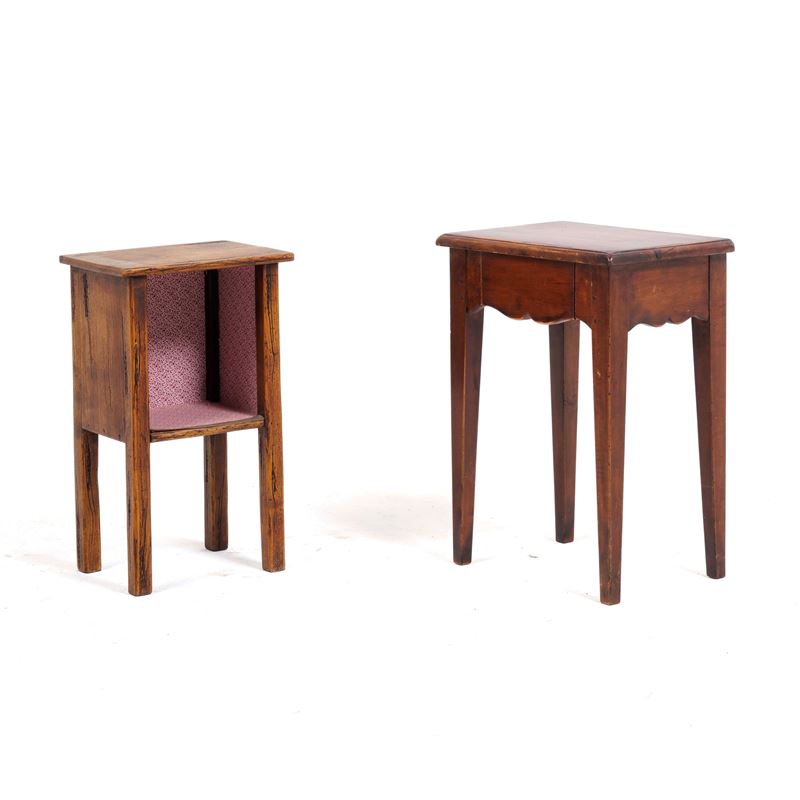 Lotto composto da un tavolino a un cassetto e un comodino in legno  - Asta Antiquariato - Cambi Casa d'Aste